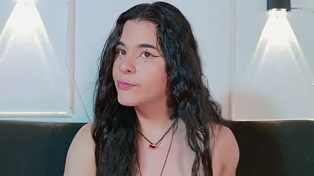 Snapshot of Angel-umbra chatting on April 4, 2026, 8:37 pm Angel-umbra online show from April 4, 2026, 8:37 pm