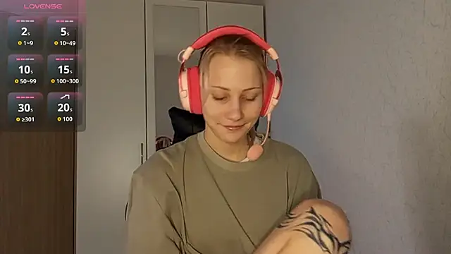 FoxySable online show from November 19, 2025, 8:14 am