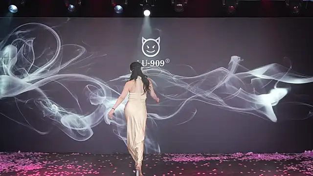 LU-909 online show from November 26, 2025, 8:03 am