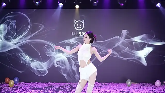 LU-909 online show from December 5, 2025, 8:13 am