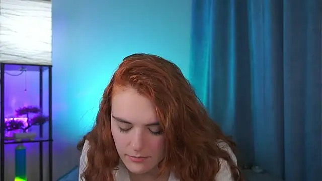 Snapshot of foxy_cute4you chatting on April 15, 2026, 7:18 pm foxy cute4you online show from April 15, 2026, 7:18 pm