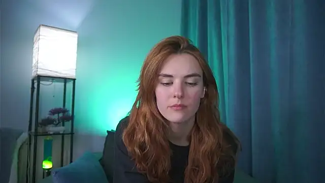 Snapshot of foxy_cute4you chatting on March 4, 2026, 8:05 pm foxy cute4you online show from March 4, 2026, 8:05 pm