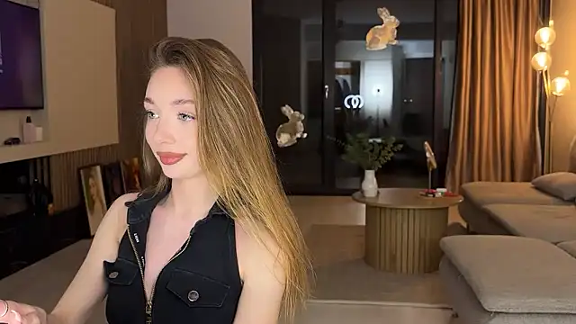 Jolienne online show from May 17, 2026, 7:47 pm