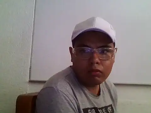 Snapshot of Zombiemuerto chatting on November 17, 2025, 8:46 pm Zombiemuerto online show from November 17, 2025, 8:46 pm