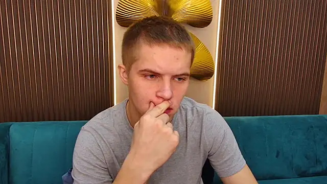 Snapshot of Piter_Ward chatting on November 30, 2025, 8:31 pm Piter Ward online show from November 30, 2025, 8:31 pm