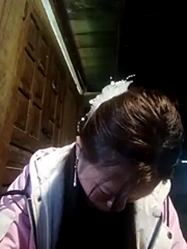 yu-zhen online show from November 18, 2025, 3:10 am