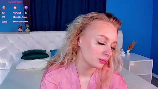 Snapshot of KiraRuiz chatting on February 22, 2026, 12:57 am KiraRuiz online show from February 22, 2026, 12:57 am