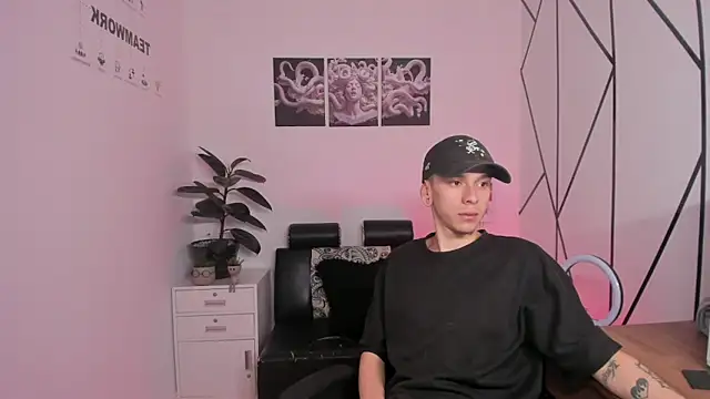 Snapshot of James_Adams_01 chatting on November 20, 2025, 1:12 pm James Adams 01 online show from November 20, 2025, 1:12 pm