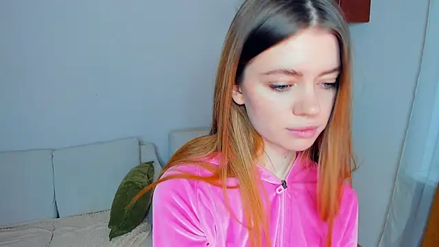 Snapshot of AngelesBenitz chatting on December 14, 2025, 7:47 am AngelesBenitz online show from December 14, 2025, 7:47 am