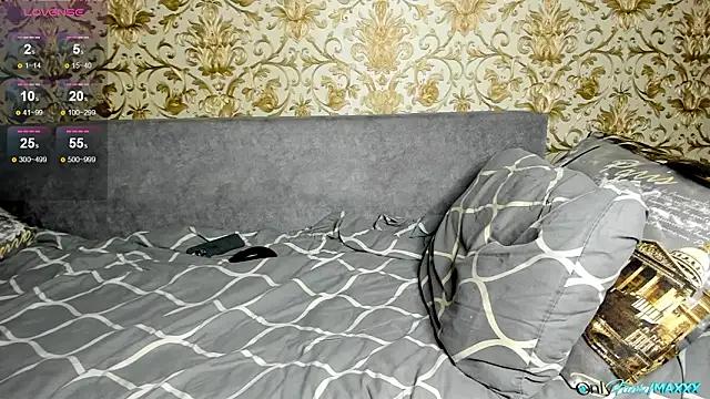 Maxhornyblondieman online show from February 24, 2026, 8:21 pm