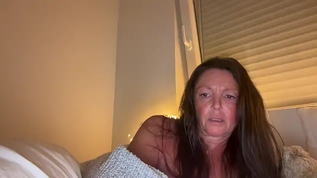 AnnaSophiaX online show from December 3, 2025, 7:46 pm