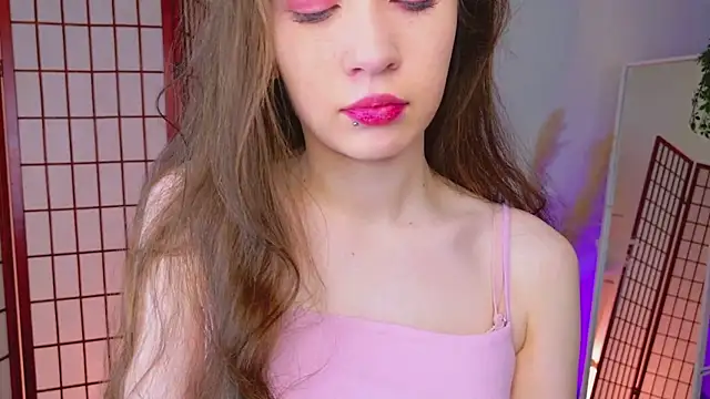 Snapshot of SilentLily chatting on January 5, 2026, 8:45 pm SilentLily online show from January 5, 2026, 8:45 pm