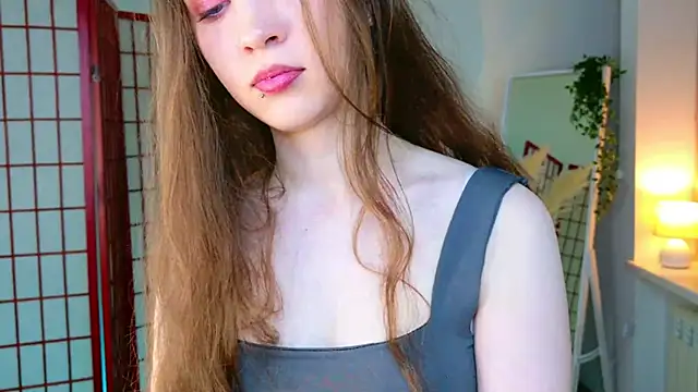 Snapshot of SilentLily chatting on November 30, 2025, 9:37 pm SilentLily online show from November 30, 2025, 9:37 pm