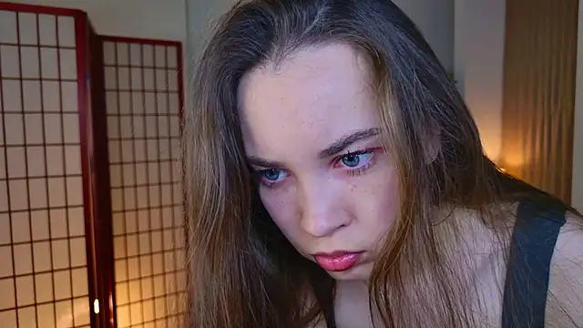 Snapshot of SilentLily chatting on November 20, 2025, 8:31 pm SilentLily online show from November 20, 2025, 8:31 pm