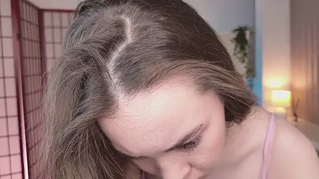 Snapshot of SilentLily chatting on November 25, 2025, 9:04 pm SilentLily online show from November 25, 2025, 9:04 pm