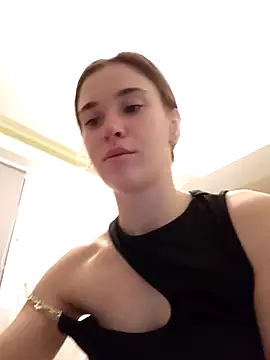 BarniLili online show from December 3, 2025, 4:17 pm