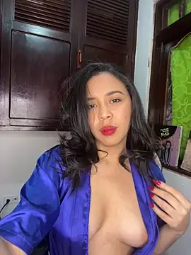 Snapshot of Esmerald_1111 chatting on April 3, 2026, 8:32 am Esmerald 1111 online show from April 3, 2026, 8:32 am