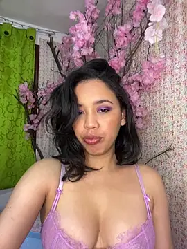 Snapshot of Esmerald_1111 chatting on April 9, 2026, 10:10 am Esmerald 1111 online show from April 9, 2026, 10:10 am