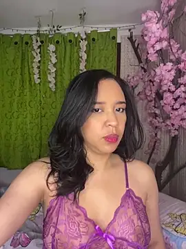 Snapshot of Esmerald_1111 chatting on April 7, 2026, 11:12 am Esmerald 1111 online show from April 7, 2026, 11:12 am