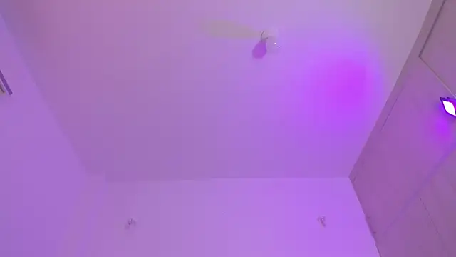 Snapshot of TINY_PEACH chatting on November 20, 2025, 11:33 am TINY PEACH online show from November 20, 2025, 11:33 am