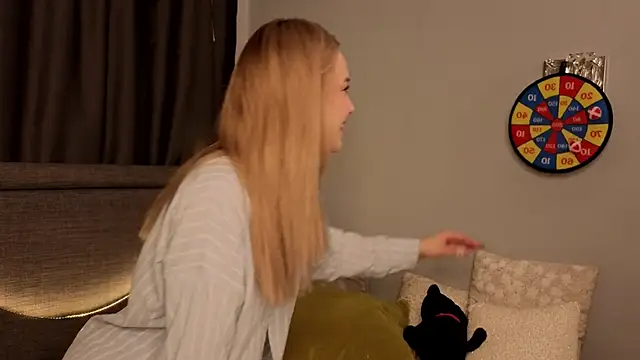 KristleKirst online show from February 7, 2026, 10:01 am