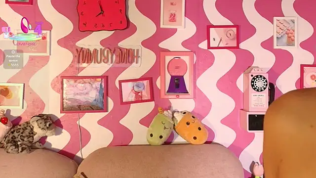 the girl with the red hai online show from January 10, 2026, 6:53 am