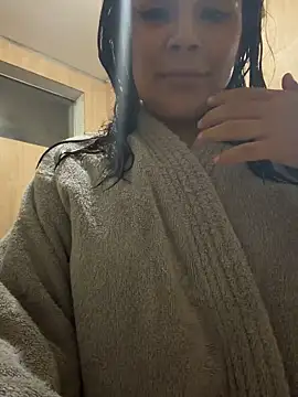 Snapshot of honeylatina318798 chatting on November 18, 2025, 2:27 am honeylatina318798 online show from November 18, 2025, 2:27 am