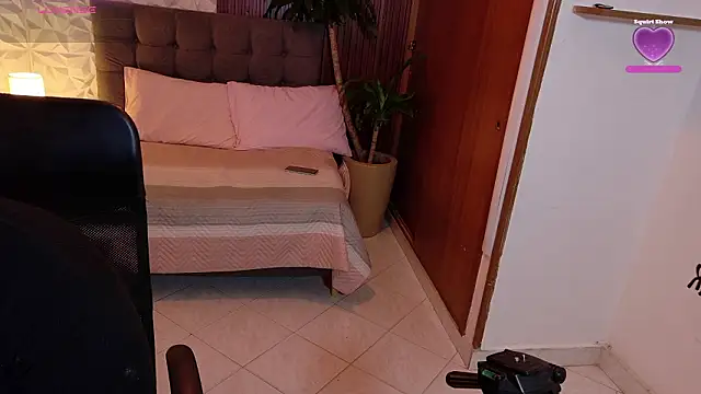 danna thiago1 online show from February 13, 2026, 1:44 pm