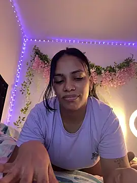 Snapshot of ArielleMillerr- chatting on April 17, 2026, 5:27 pm ArielleMillerr- online show from April 17, 2026, 5:27 pm