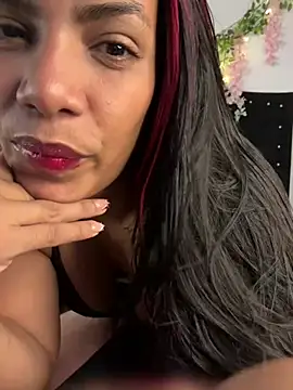 Snapshot of ArielleMillerr- chatting on May 20, 2026, 5:21 pm ArielleMillerr- online show from May 20, 2026, 5:21 pm