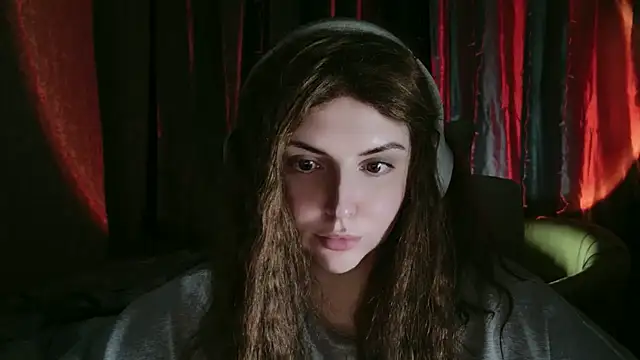 Snapshot of DaraSecret chatting on November 18, 2025, 1:10 am DaraSecret online show from November 18, 2025, 1:10 am