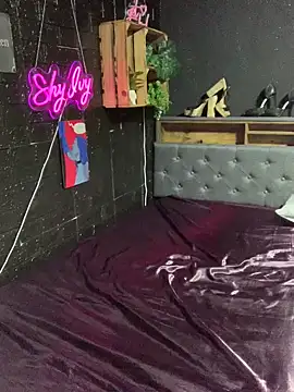 Shy-Ivy online show from April 6, 2026, 8:43 pm