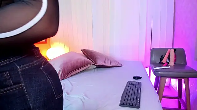 luna velvett  online show from January 8, 2026, 11:16 am