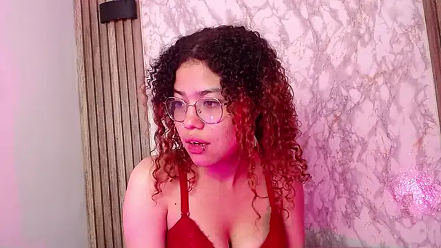 Annie Chers online show from November 18, 2025, 4:16 am