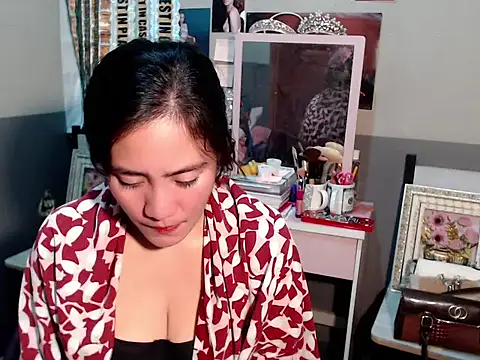 Snapshot of ellyaxx chatting on November 19, 2025, 12:27 pm ellyaxx online show from November 19, 2025, 12:27 pm