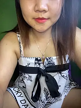 Sunset-yll online show from April 22, 2026, 1:45 am