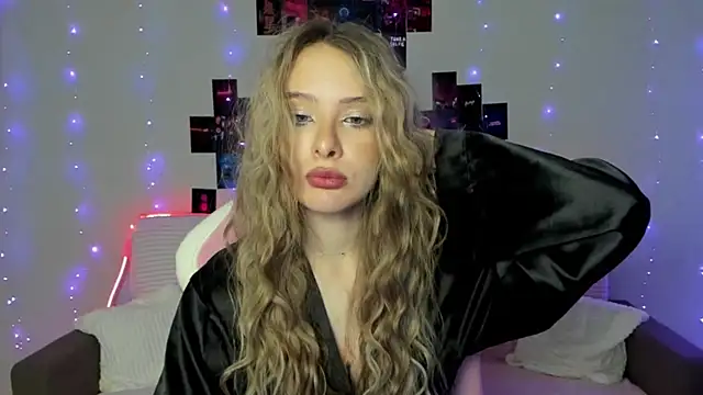 Snapshot of Suzie_Q69 chatting on November 30, 2025, 8:48 am Suzie Q69 online show from November 30, 2025, 8:48 am