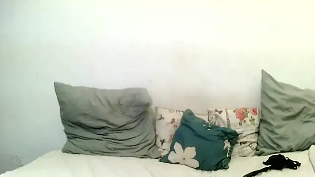 BrunetteNaomi8 online show from May 15, 2026, 8:29 pm
