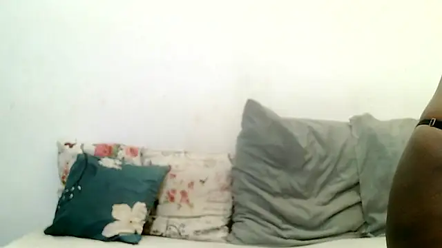 BrunetteNaomi8 online show from May 14, 2026, 7:44 pm
