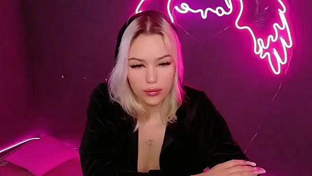 Snapshot of _shy_angel chatting on November 18, 2025, 12:30 pm shy angel online show from November 18, 2025, 12:30 pm