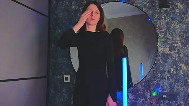 Snapshot of VelvetNyxen chatting on December 21, 2025, 2:30 pm VelvetNyxen online show from December 21, 2025, 2:30 pm