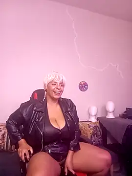 LaReineCleo online show from April 20, 2026, 10:18 am