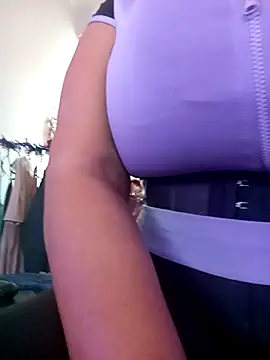 Snapshot of LaReineCleo chatting on November 29, 2025, 8:14 am LaReineCleo online show from November 29, 2025, 8:14 am