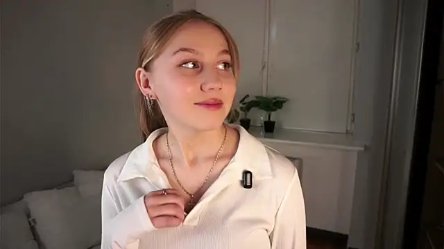 RamonaCorpeno online show from November 25, 2025, 9:09 am