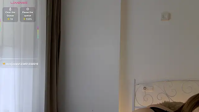 Snapshot of NicoletteBean chatting on April 7, 2026, 6:37 am NicoletteBean online show from April 7, 2026, 6:37 am