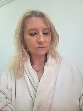 KaylinJan online show from December 21, 2025, 7:32 am