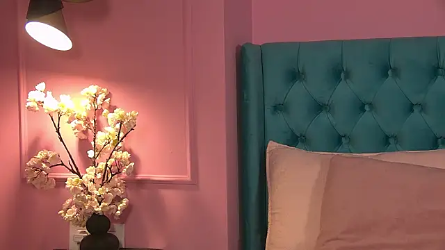 LorrySkye online show from December 20, 2025, 5:32 am