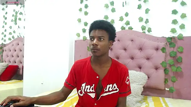 NoahJhonson69 online show from May 21, 2026, 11:40 am