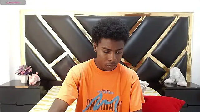 NoahJhonson69 online show from May 27, 2026, 11:28 am