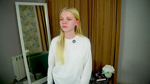 NakitaSwam online show from November 19, 2025, 11:54 am